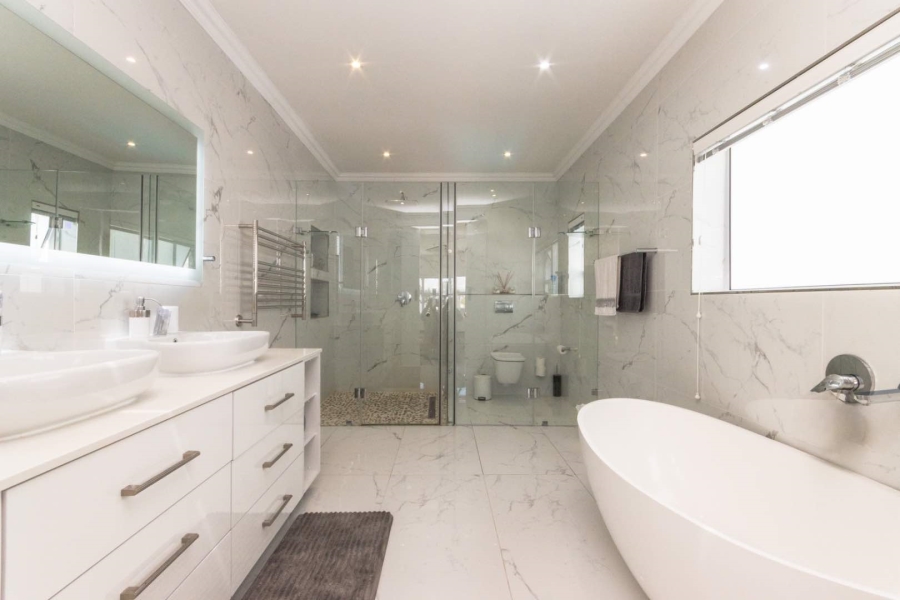 5 Bedroom Property for Sale in Sunset Beach Western Cape